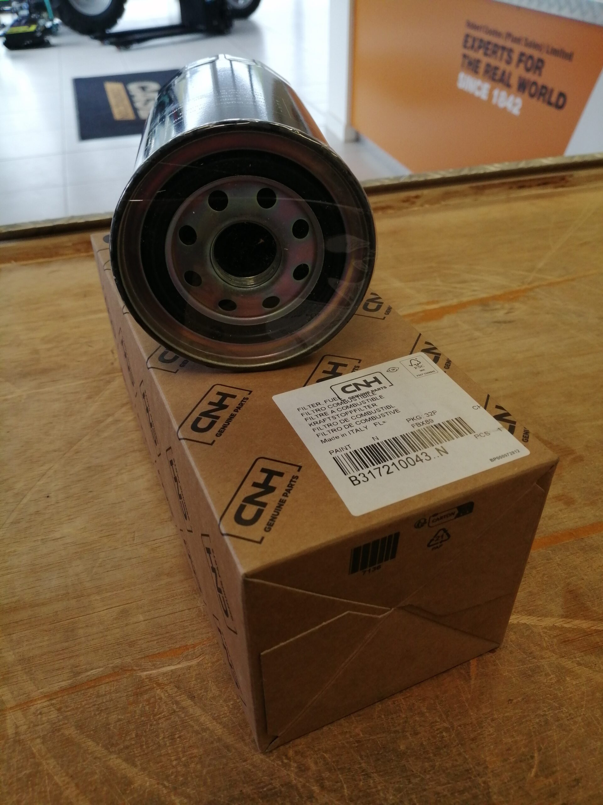 CASE ENGINE FUEL FILTER PART NUMBER B317210043..N GENUINE ALTERNATIVE NUMBERS 48145969 / KAH17440 - Image 3